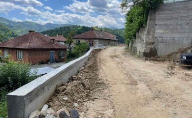 Ремонтират основно улица в Неделино, която години наред е била без изход