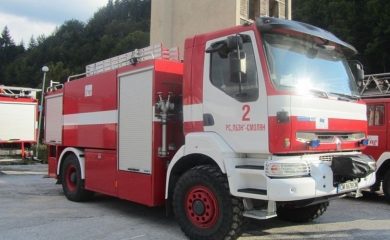 Смолянската пожарна реагира на два сигнала за пламнали комини