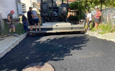 Асфалтират новоизградената улица “Крайречна” в Неделино