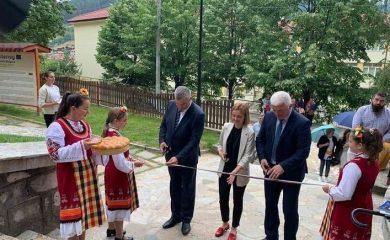 Официално откриха реновирания градски парк на Чепеларе