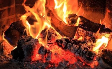 Пожарната: Пепелта от печките трябва да се изхвърля само в металните кошове