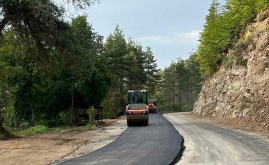Асфалтират републиканския път Неделино-Бял извор