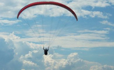 41-годишен смолянчанин пострада при падане с парапланер