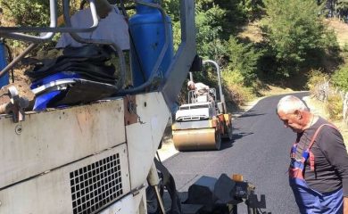 Реновираха пътя между неделинските села Върлино и Козарка