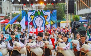 Фолклорният фестивал в Неделино събира колорита на света