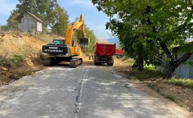 Продължава обновяването на републиканската пътна мрежа в Община Неделино