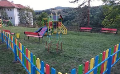 Децата в родопското село Стърница ще играят на нова площадка