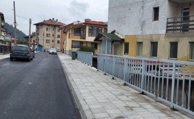 Община Чепеларе се сдоби с техника за ремонтиране на уличните настилки