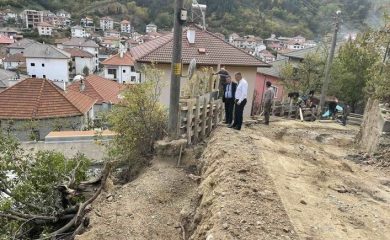 Обновяват поредна улица в Неделино, кметствата в две села с нов покрив