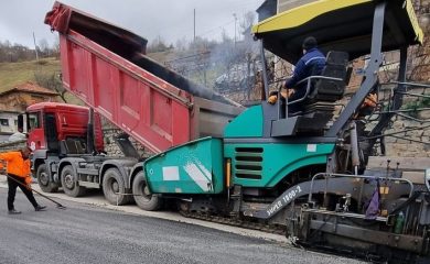 Напредва ремонтът на пътя между Баните и Оряховец