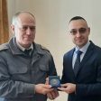 Отличиха началника на пожарната в Мадан с почетен знак