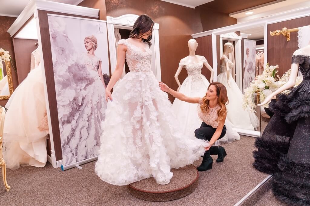 Дизайнерката Ради Лазарова е номинирана за най-добра булчинска мода от Code Fashion