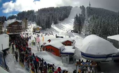Пампорово е пълно с туристи, ски зоната е в прекрасно състояние