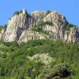 Трагедия! 70-годишен мъж скочи от скала Невястата край Смолян