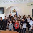 Община Мадан награди участниците в два конкурса за детски рисунки