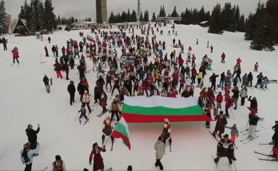 Романтично предложение за брак в Пампорово навръх Националния празник