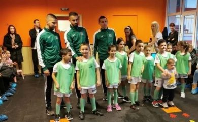 Играчи на Родопа наградиха деца в спортния празник на ДГ „Родопчанче”