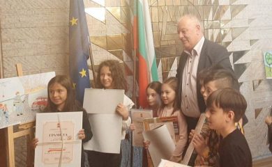 Кметът Мелемов награди победителите в конкурса „С очите си видях бедата“