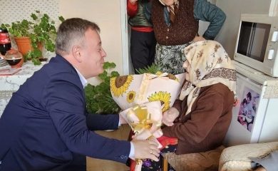 Кметът на Рудозем изненада столетничката Асине Якубашева по случай юбилея й