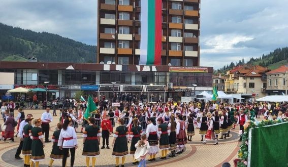 Община Чепеларе с хитова празнична програма през целия месец май