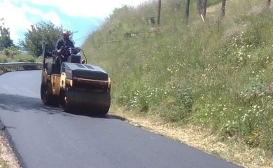 Жителите на чепеларското село Зорница се радват на нов асфалт