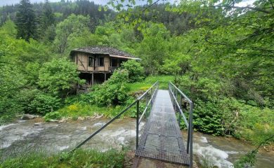 Подобриха достъпа за туристи по екопътека “Старата воденица” край Чепеларе
