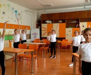 Гимнастика за превенция на гръбначни изкривявания сред ученици в Смолян