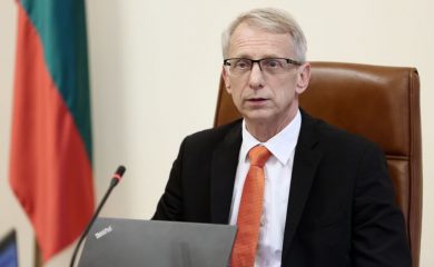 Премиерът: Няма да позволим повишение на цената на тока