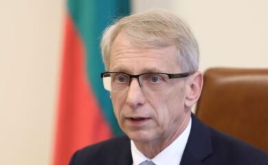 Премиерът Денков: България се отлепи от корупционното дъно