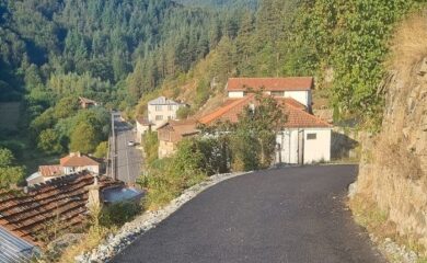 Родопското село Малка Арда се радва на нов асфалт