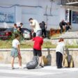 Младежи почистиха и освежиха центъра на село Средногорци