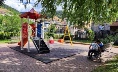 Малчуганите в Чепеларе ще се радват на нова детска площадка