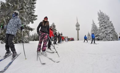 Какво представлява първият урок по ски в Пампорово?