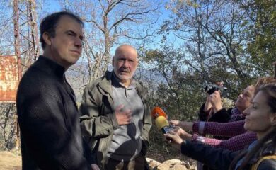 Археолози откриха крепостна стена на връх в Родопите