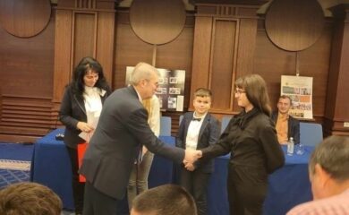 Ученици от Мадан с първа награда от Министерството на здравеопазването