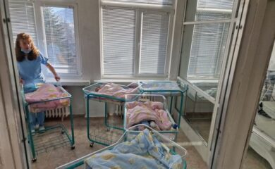 245 бебета са родени в смолянската болница за година