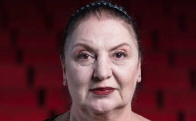 Смолянският театър играе “Албена” в памет на Емилия Ованесян