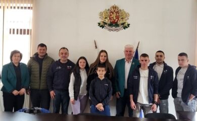 Спонсорират с 2500 евро електромобилния отбор на Чепеларе