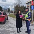 Жестът е важен! Цветя за дамите зад волана от Пътна полиция в Смолян