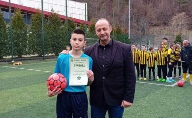 В Мадан се игра приятелски футболен мач под мотото „Спорт за здраве“