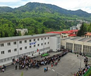 Езиковата гимназия в Смолян отбелязва 40 години от създаването си