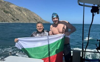 Легендата Петър Стойчев преплува протока Кук в Нова Зеландия