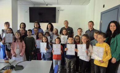 Община Рудозем награди победителите в конкурса „Общуването и приятелството“
