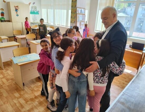 Деца споделиха на кмета Мелемов как си представят Смолян през 2050г.