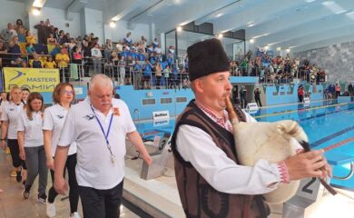 Басейнът в Смолян приема състезание за ветерани и турнир за деца