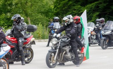 Смолянски мотористи събраха около 3 хиляди лева в помощ на болно дете