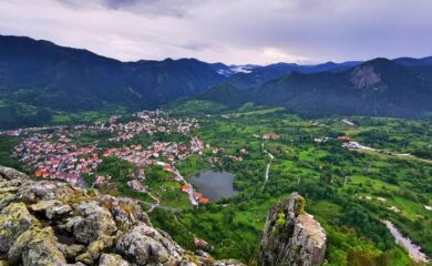 Представят изложба, посветена на скала Невястата