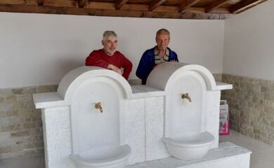 Жители на доспатското село Късак изградиха нова чешма