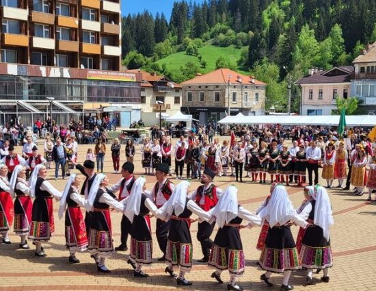Незабравимо веселие в Чепеларе на 17 май – Празник на хората!