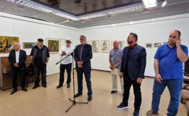 Андриян Петров уважи изложбата на уредниците от Художествената галерия